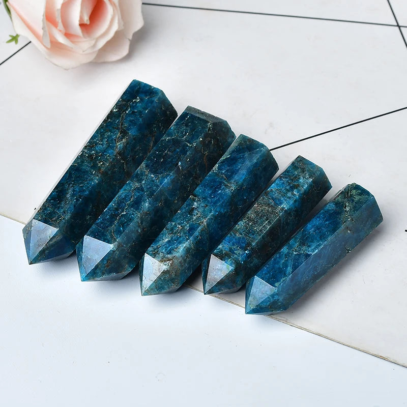 đ Pierre de GuĂ©rison en Apatite Bleue Naturelle â ConcentrĂ© dâĂnergie & ĂlĂ©gance Naturelle.