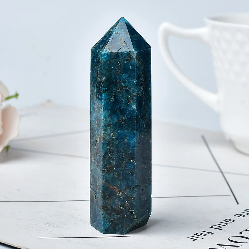 đ Pierre de GuĂ©rison en Apatite Bleue Naturelle â ConcentrĂ© dâĂnergie & ĂlĂ©gance Naturelle.