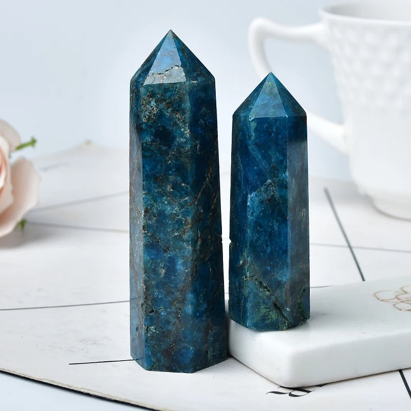 đ Pierre de GuĂ©rison en Apatite Bleue Naturelle â ConcentrĂ© dâĂnergie & ĂlĂ©gance Naturelle.