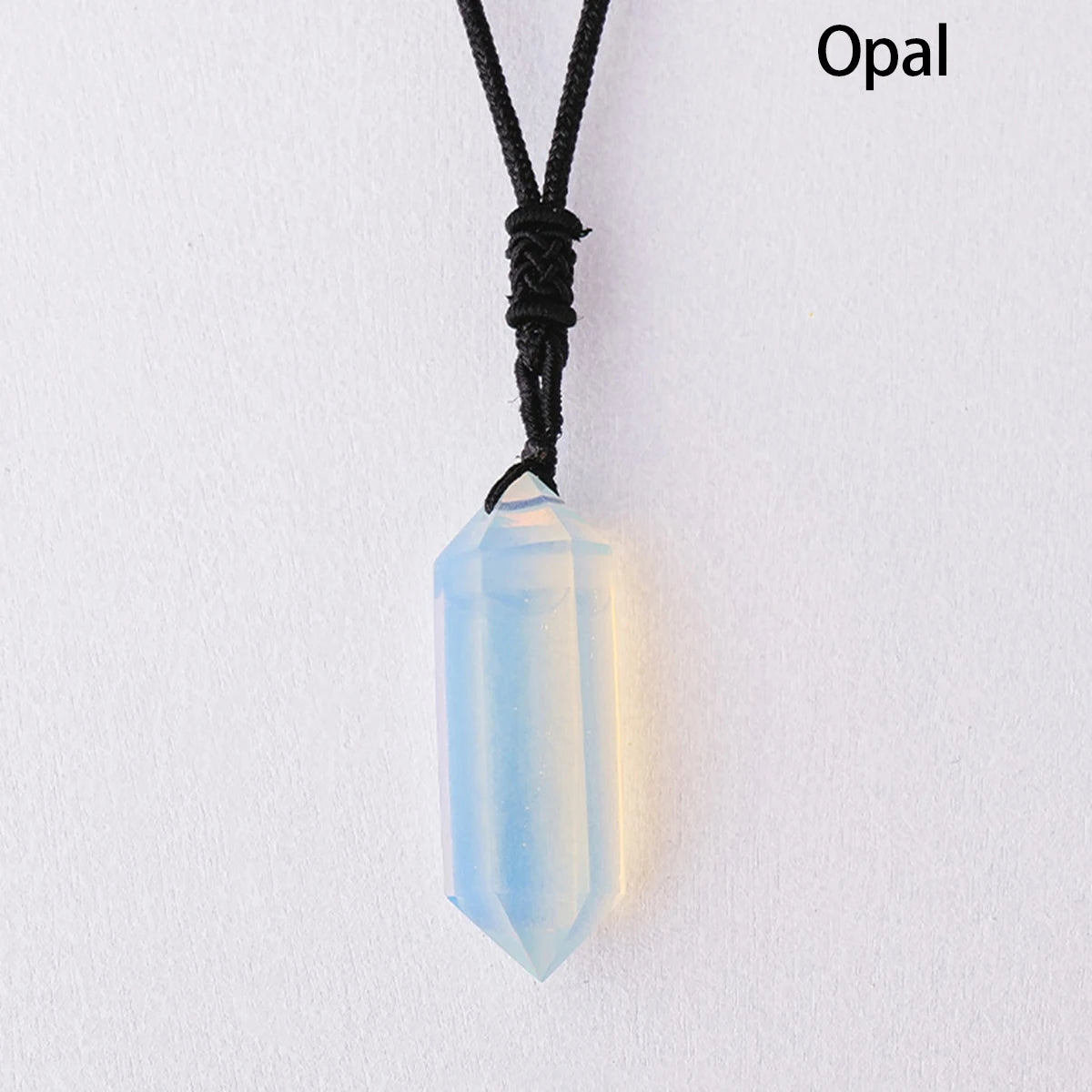 Pendentif en Quartz Naturel – Énergie & Élégance.