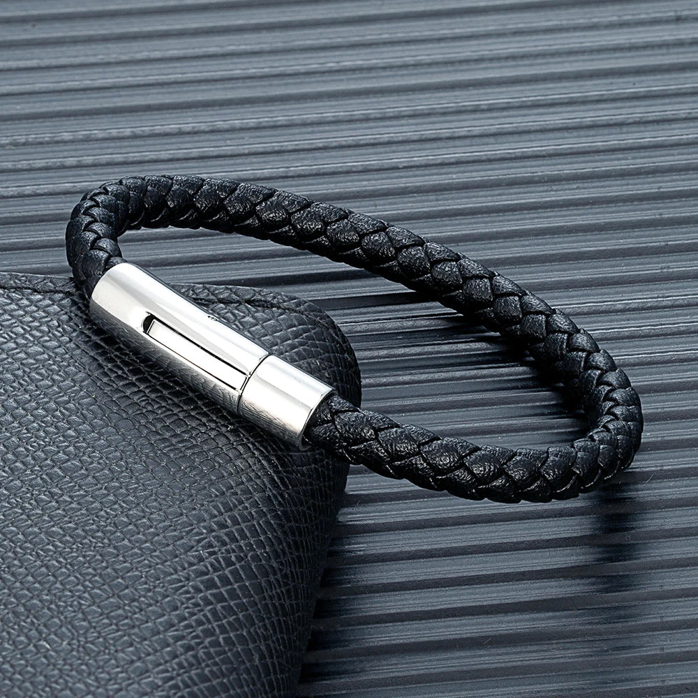 Bracelet en Cuir Tressé Rouge – Élégance & Simplicité.