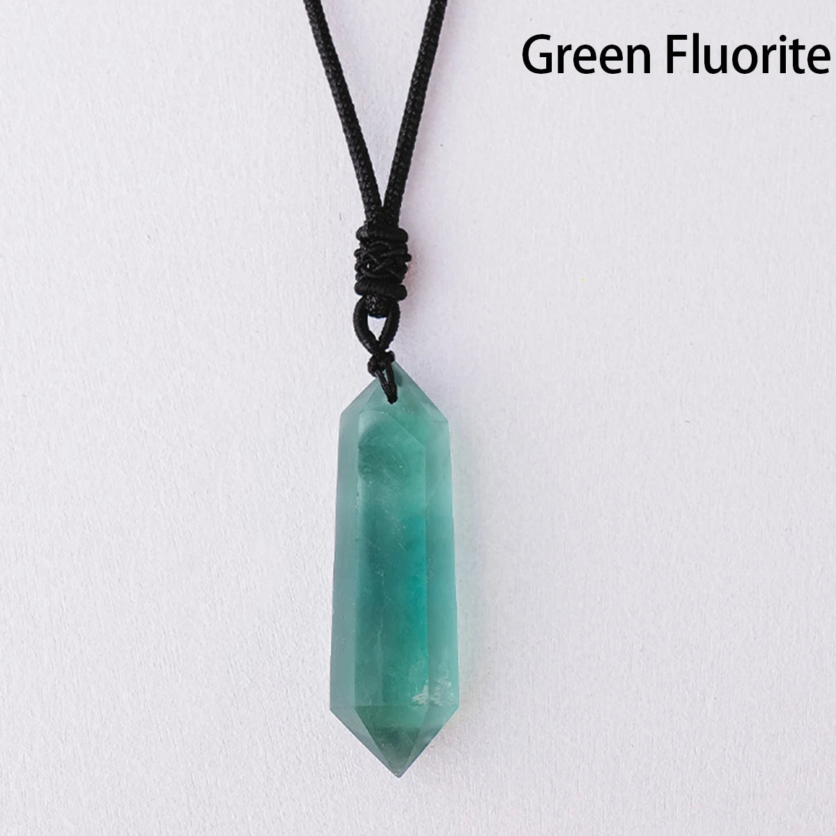 Pendentif en Quartz Naturel – Énergie & Élégance.