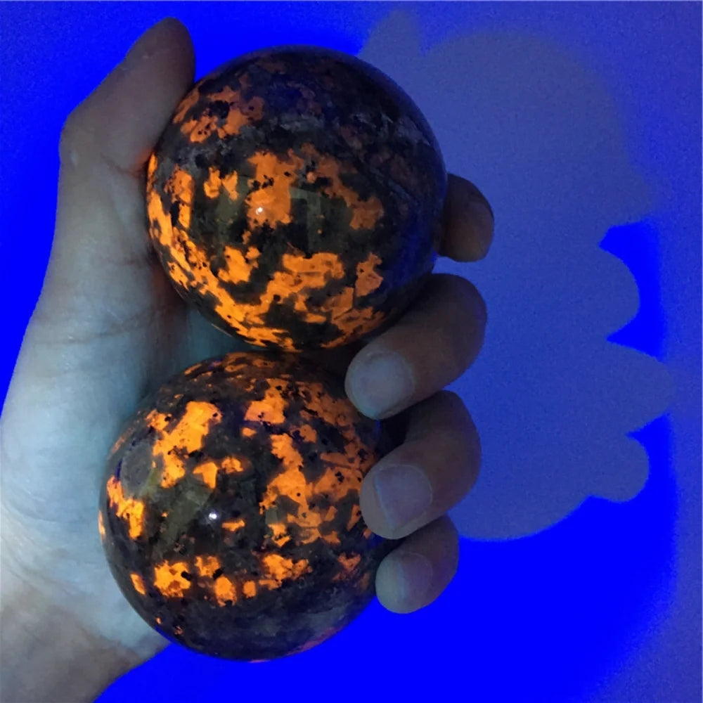 🔮 Sphère de Yooperlite Naturelle – Énergie des Chakras & Décoration Lumineuse.