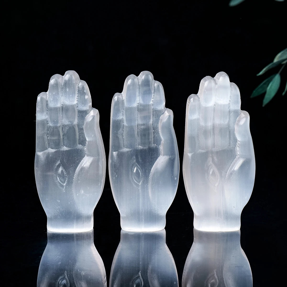 đȘŹ Main Hamsa en SĂ©lĂ©nite Blanche â Sculpture Reiki & Protection ĂnergĂ©tique.