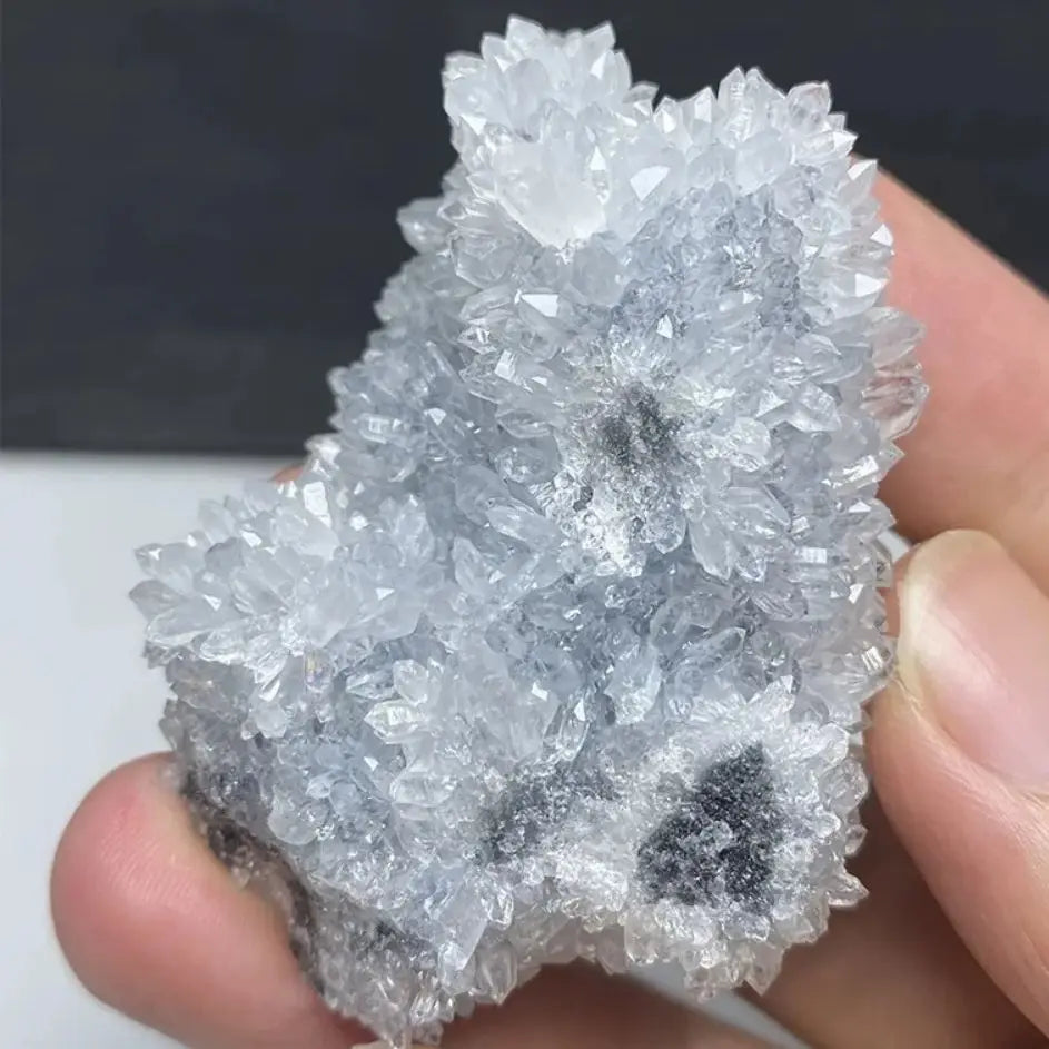 🌼 Grappe de Quartz Chrysanthème Naturel – Cristal Brut pour Méditation & Décoration.