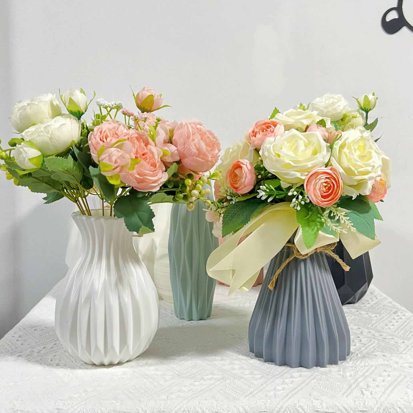 Vase à Fleurs Imitation Céramique – Élégance Durable.
