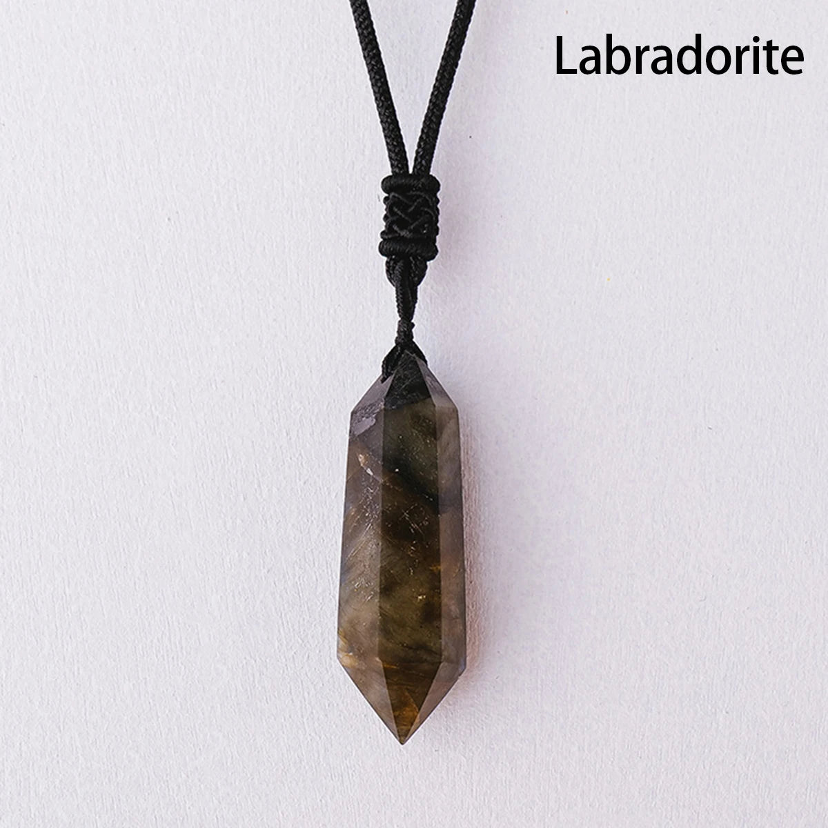 Pendentif en Quartz Naturel – Énergie & Élégance.
