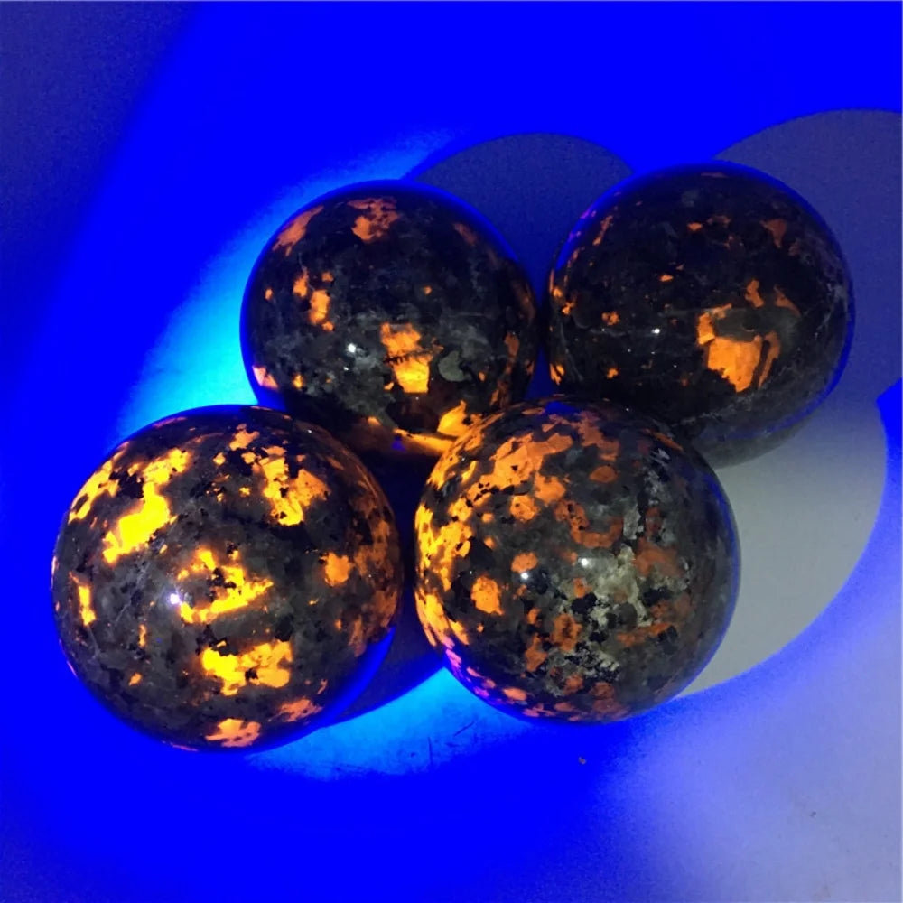 🔮 Sphère de Yooperlite Naturelle – Énergie des Chakras & Décoration Lumineuse.