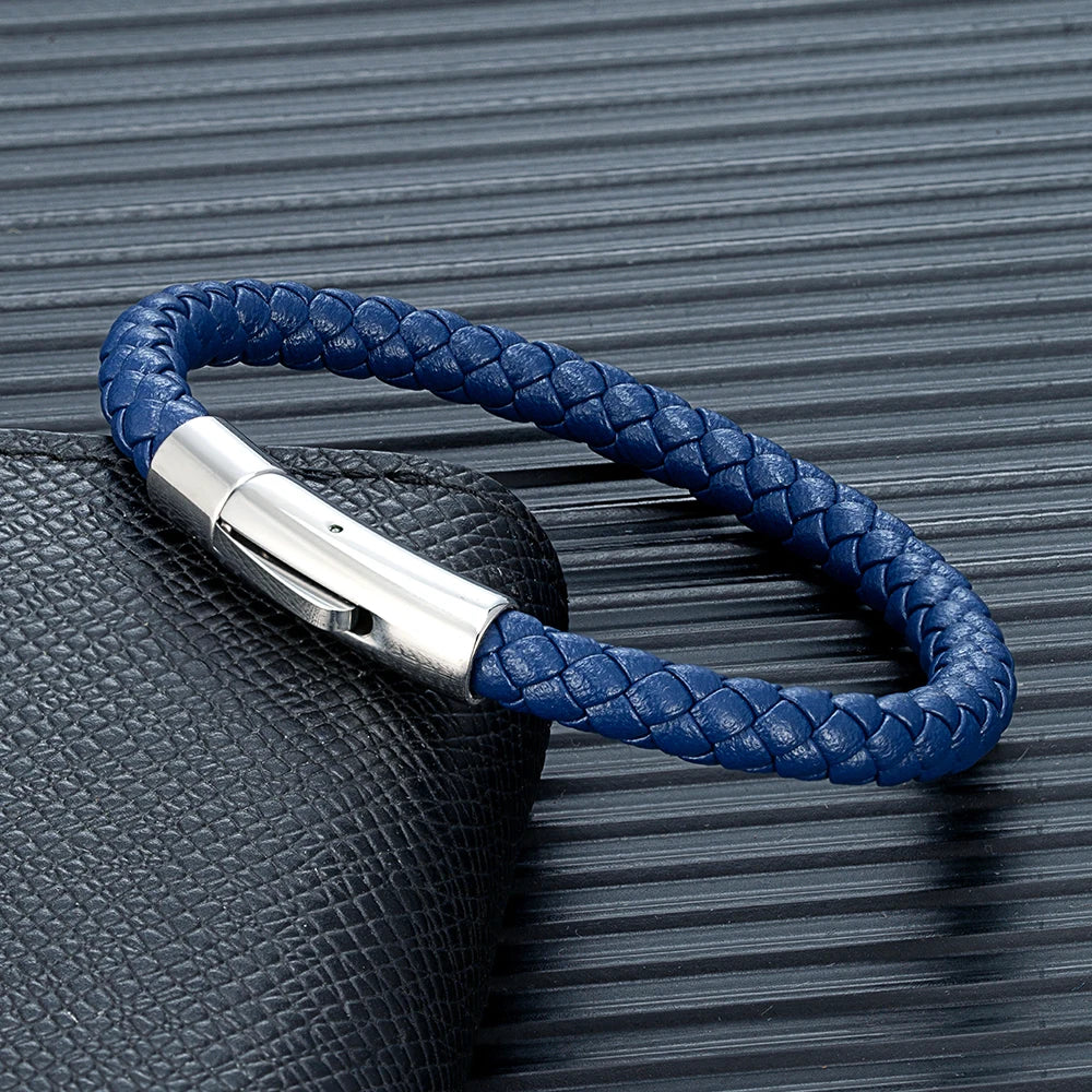Bracelet en Cuir Tressé Rouge – Élégance & Simplicité.