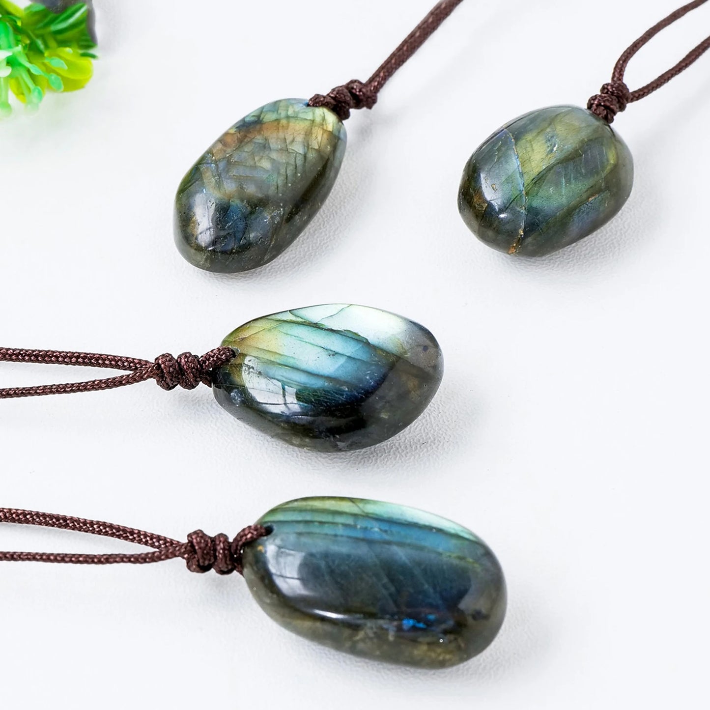 đ Collier Pendentif en Labradorite Naturelle â Harmonie, Protection & ĂlĂ©gance Intemporelle.
