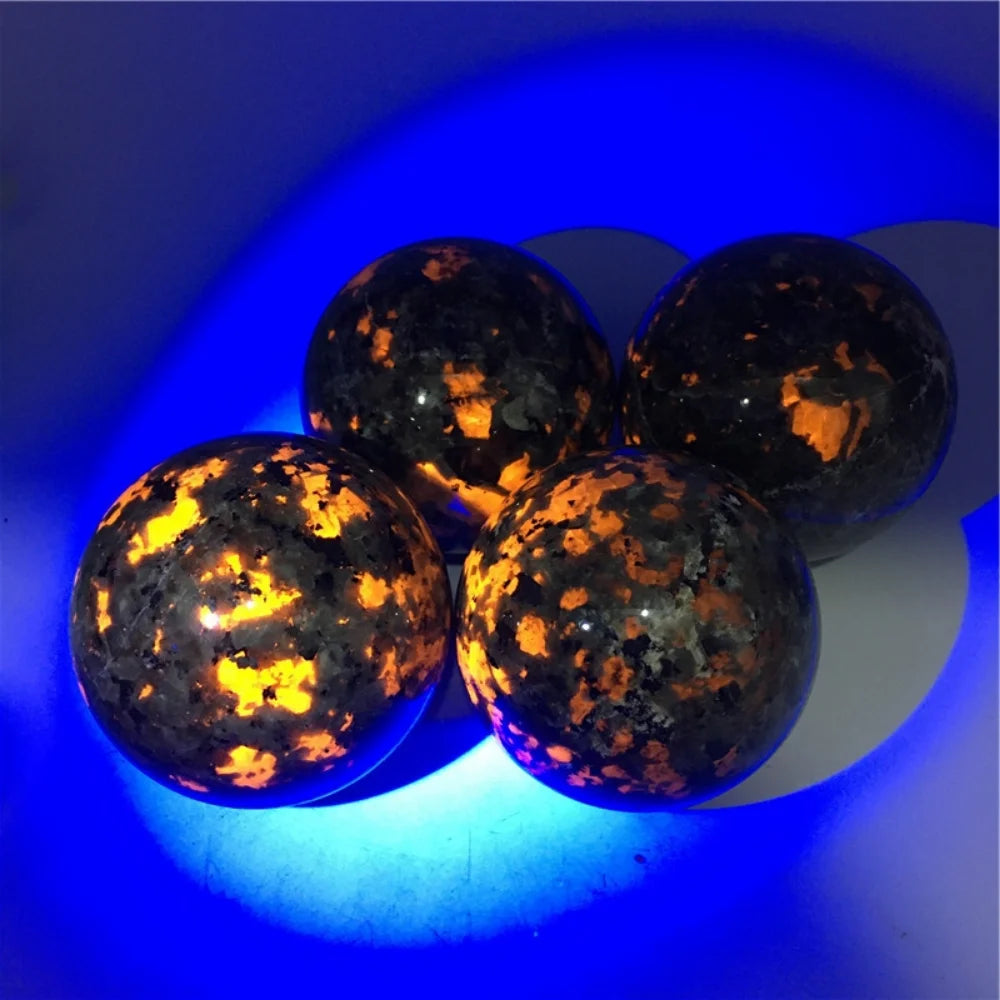 🔮 Sphère de Yooperlite Naturelle – Énergie des Chakras & Décoration Lumineuse.