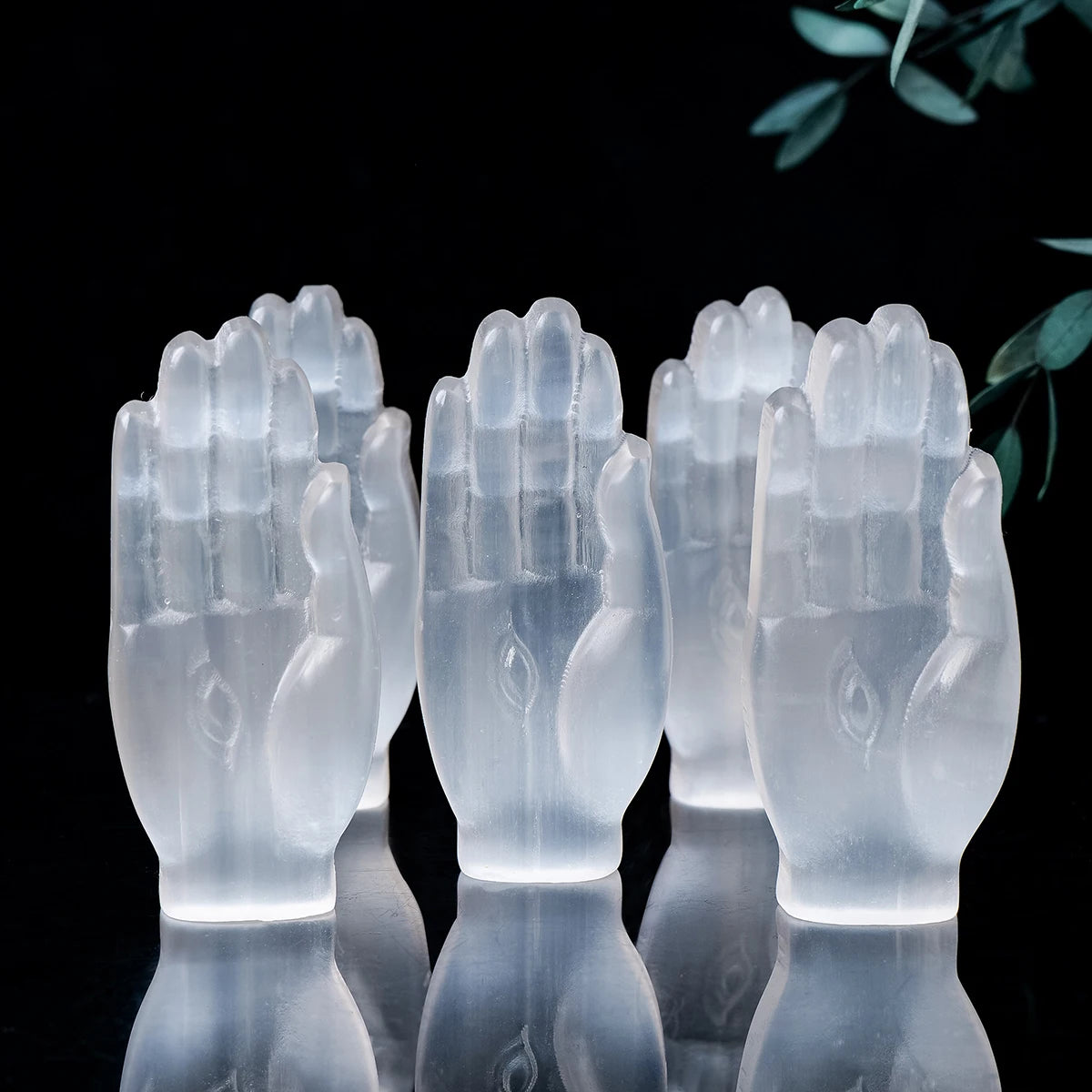 đȘŹ Main Hamsa en SĂ©lĂ©nite Blanche â Sculpture Reiki & Protection ĂnergĂ©tique.