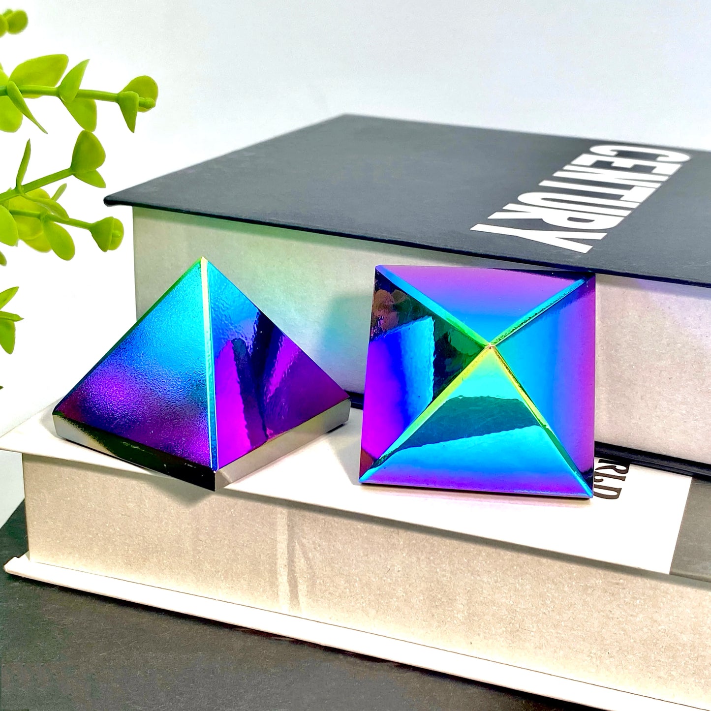 Pyramide en Obsidienne Aura – Ornement en Cristal Naturel.
