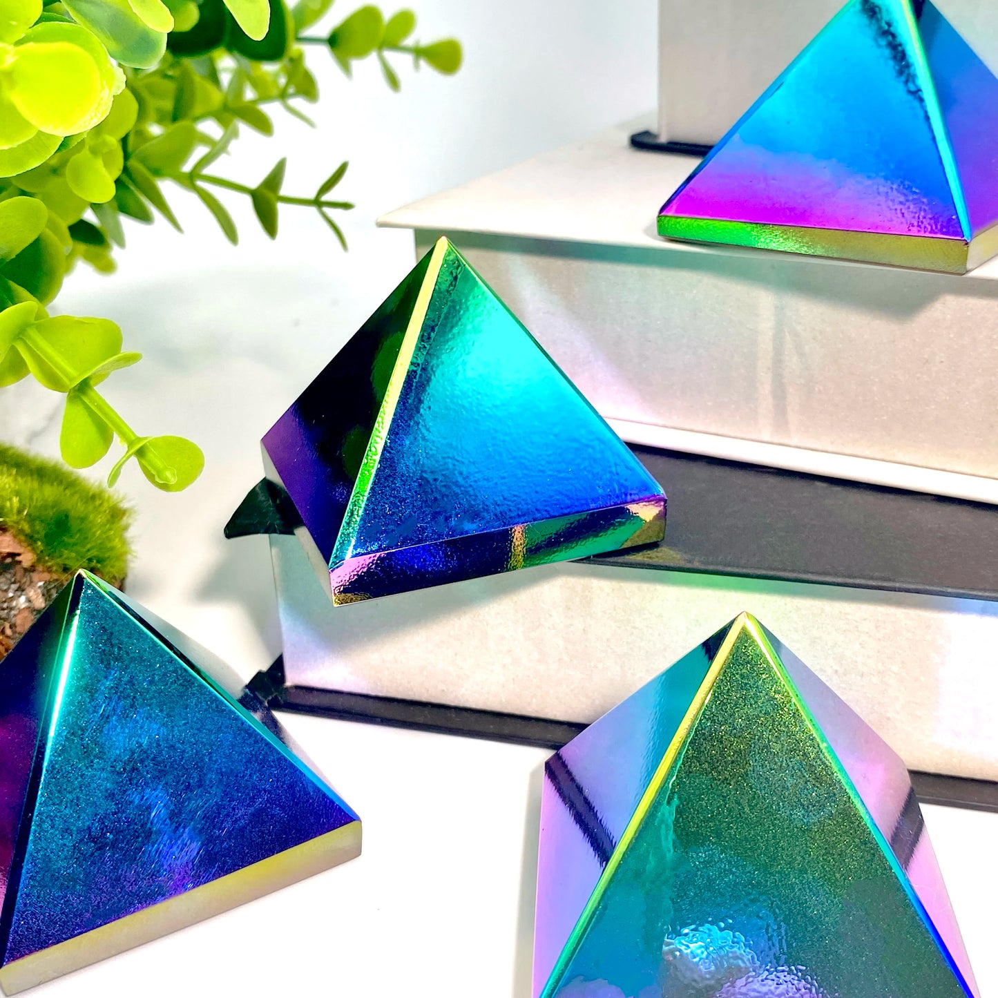 Pyramide en Obsidienne Aura – Ornement en Cristal Naturel.