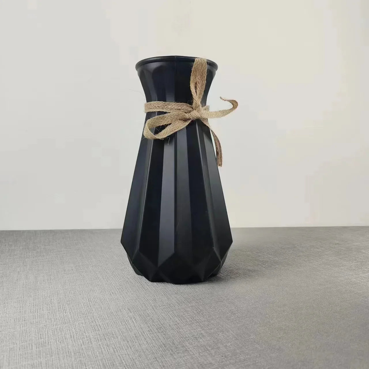 Vase à Fleurs Imitation Céramique – Élégance Durable.