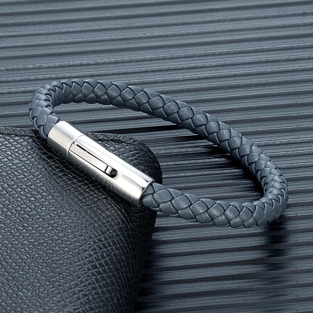 Bracelet en Cuir Tressé Rouge – Élégance & Simplicité.