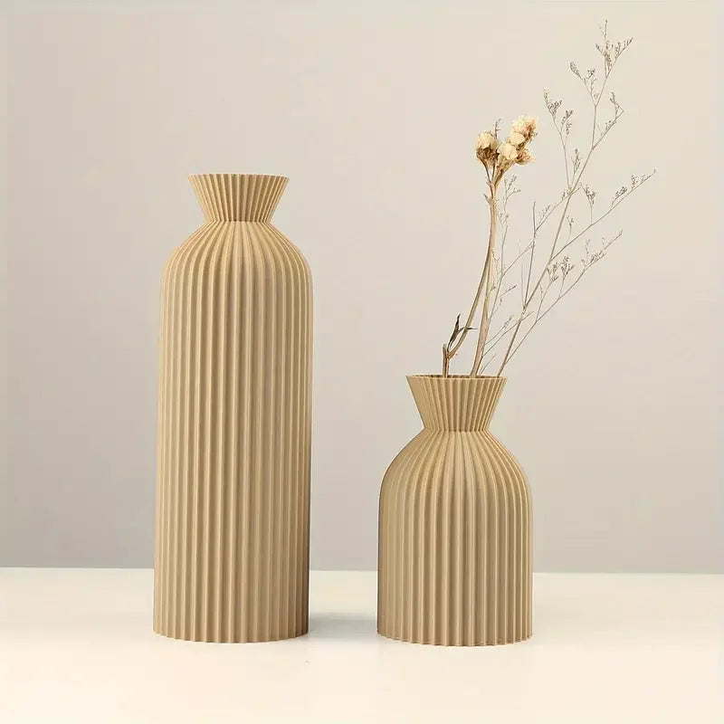 Vase en Plastique Noir Élégant – Sophistication & Polyvalence.