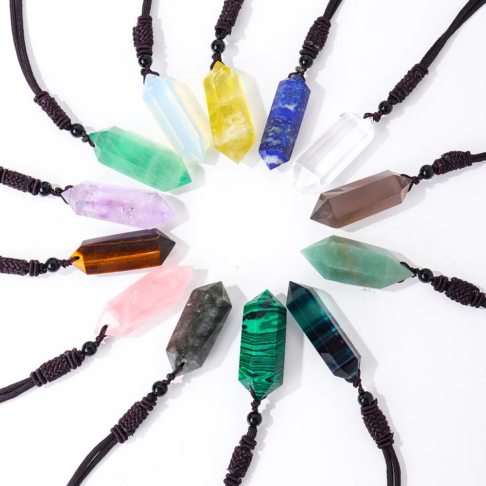Pendentif en Quartz Naturel – Énergie & Élégance.