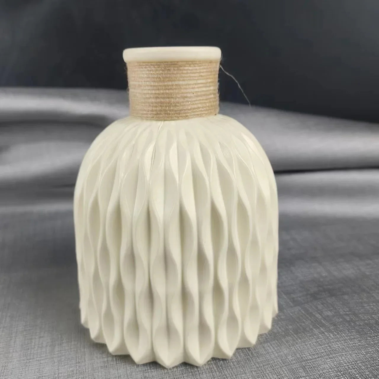 Vase à Fleurs Imitation Céramique – Élégance Durable.