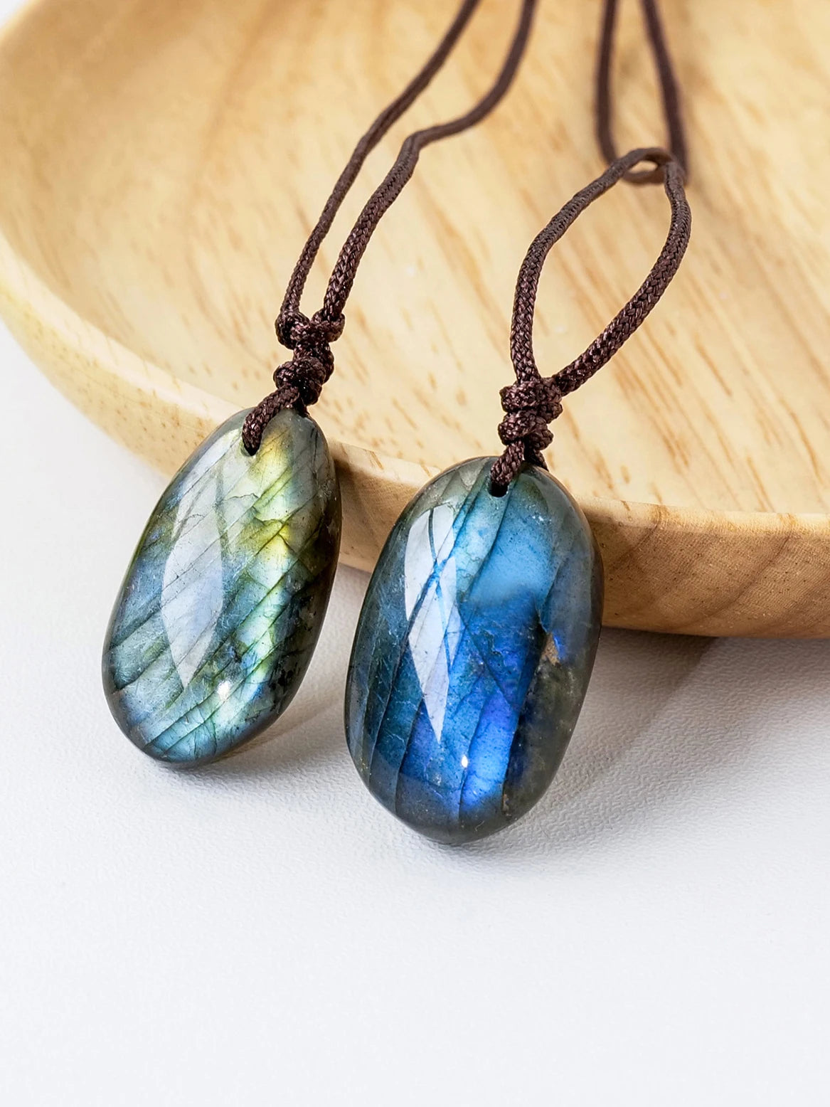 đ Collier Pendentif en Labradorite Naturelle â Harmonie, Protection & ĂlĂ©gance Intemporelle.