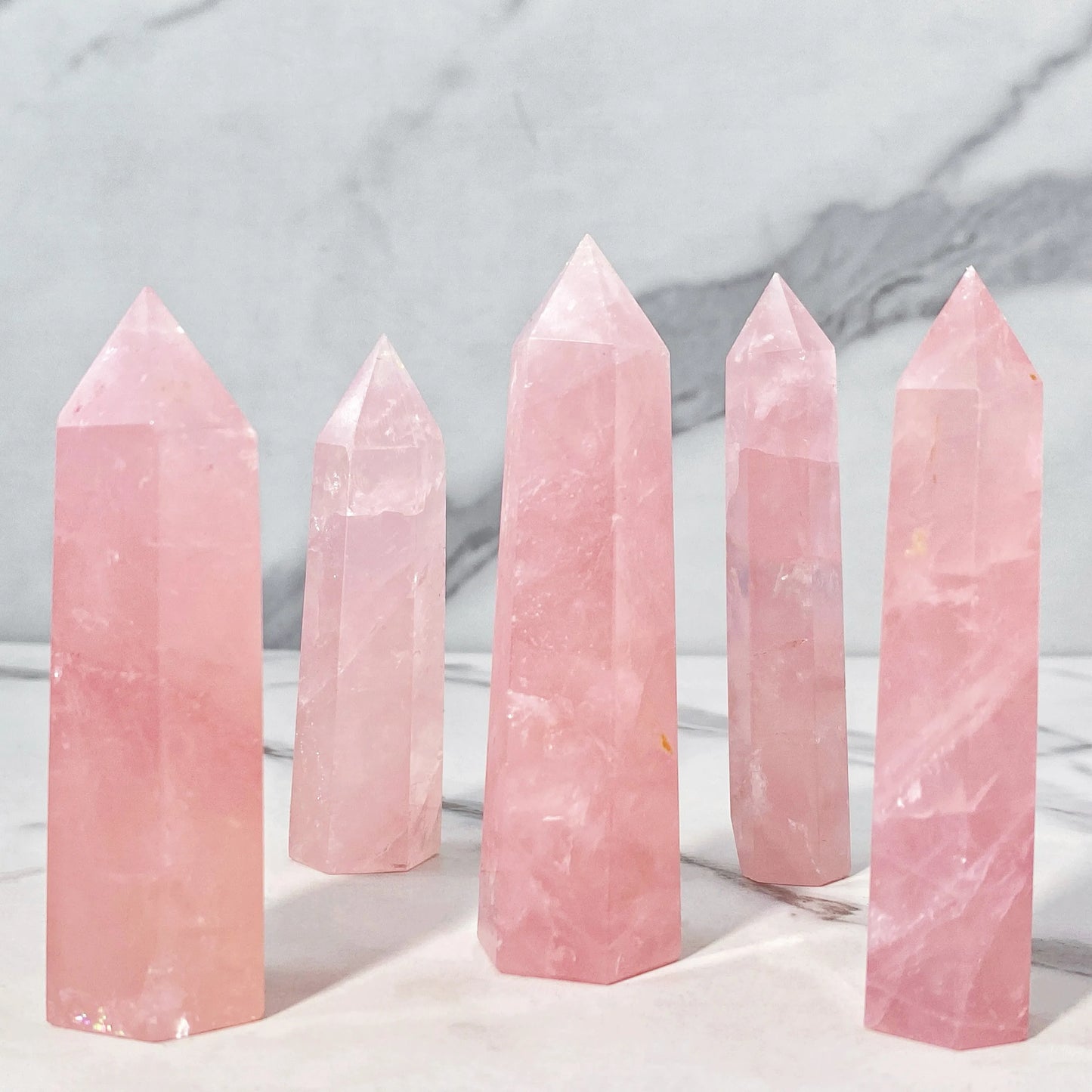 Pointe de Quartz Rose Naturel – Amour, Harmonie & Décoration Élégante.