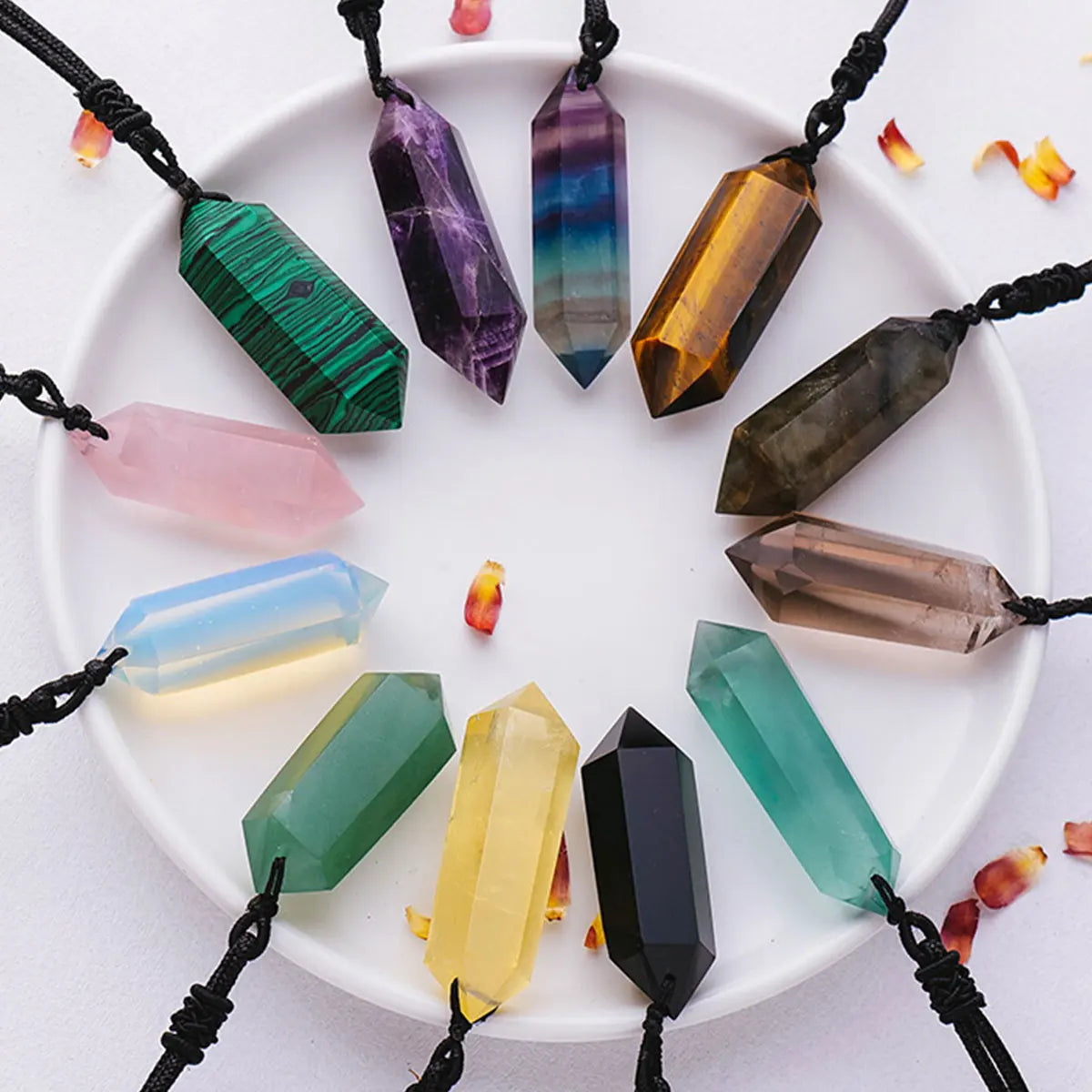 Pendentif en Quartz Naturel – Énergie & Élégance.