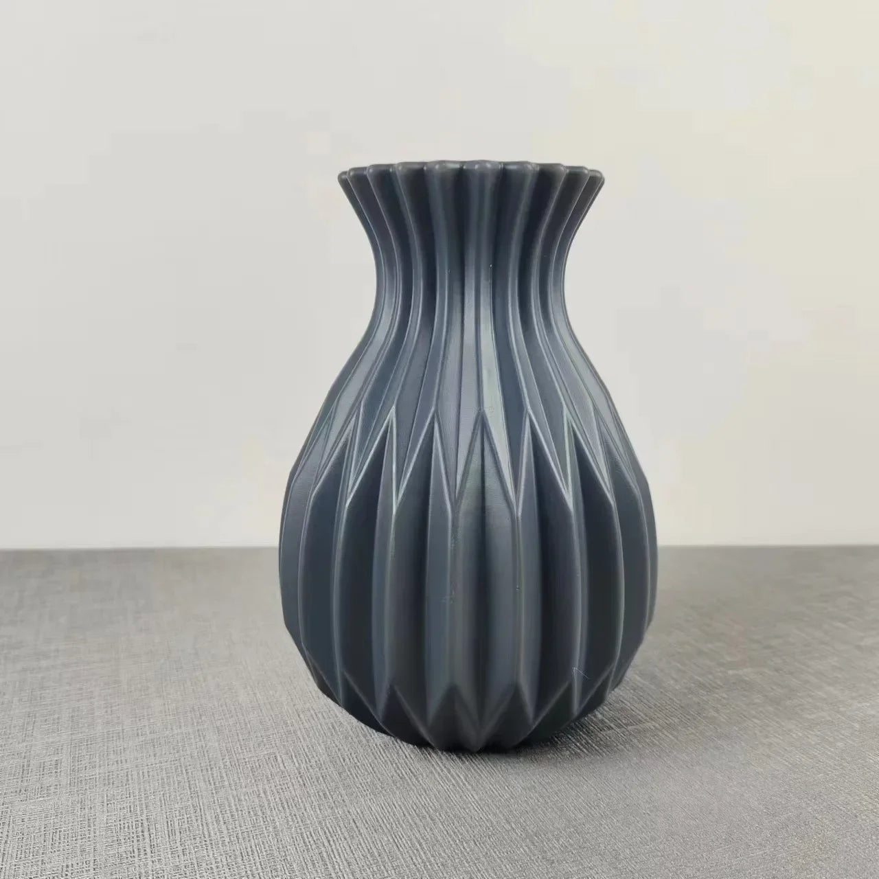 Vase à Fleurs Imitation Céramique – Élégance Durable.