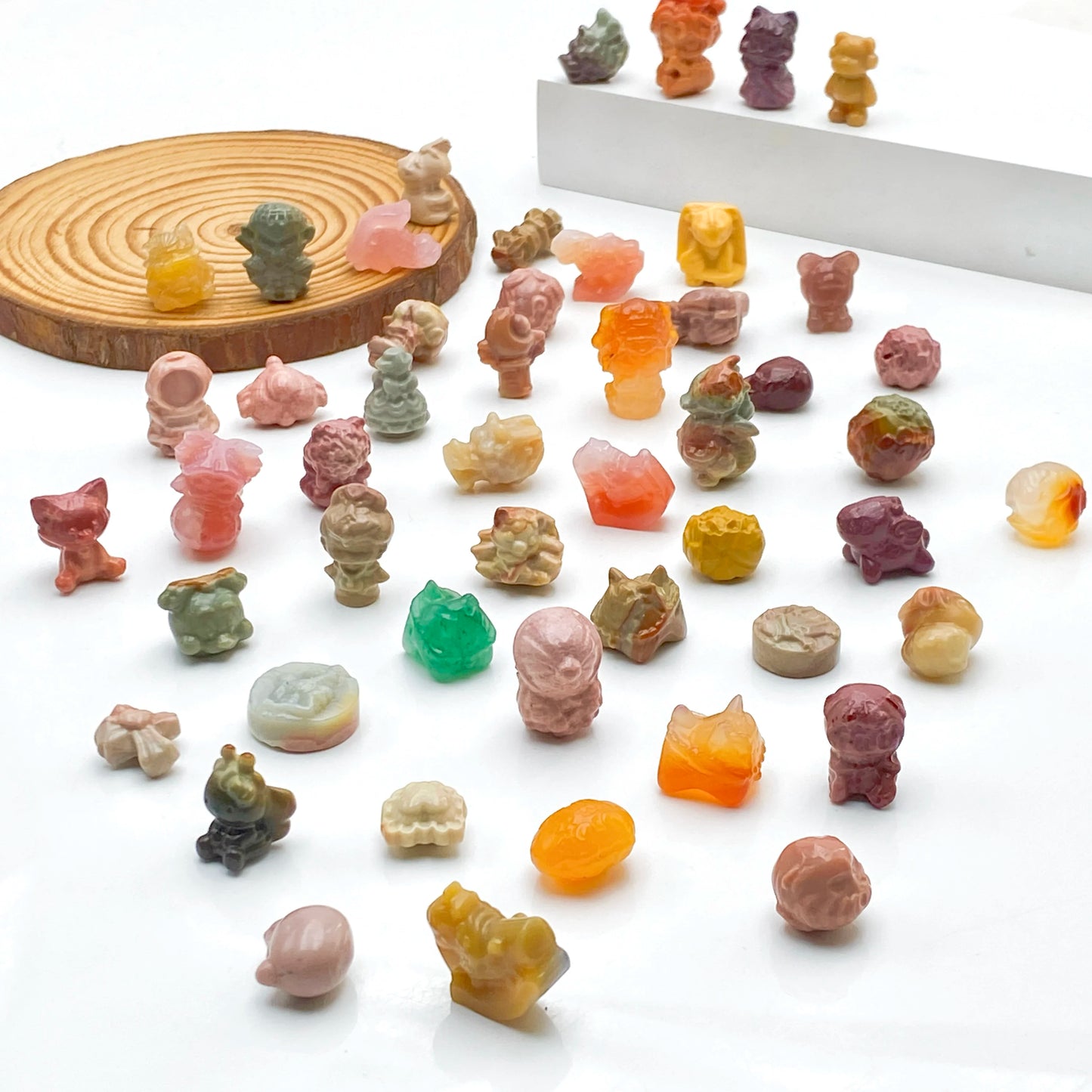 Lot de 5 Pierres Naturelles Sculptées – Cristaux Bruts Décoratifs.