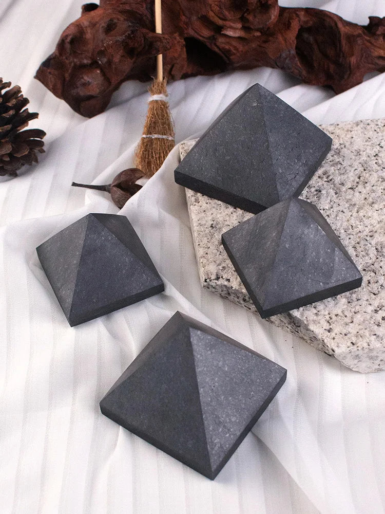 🔮 Pyramide de Shungite Naturelle – Protection Énergétique & Bien-Être.