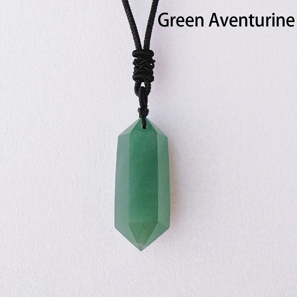Pendentif en Quartz Naturel – Énergie & Élégance.