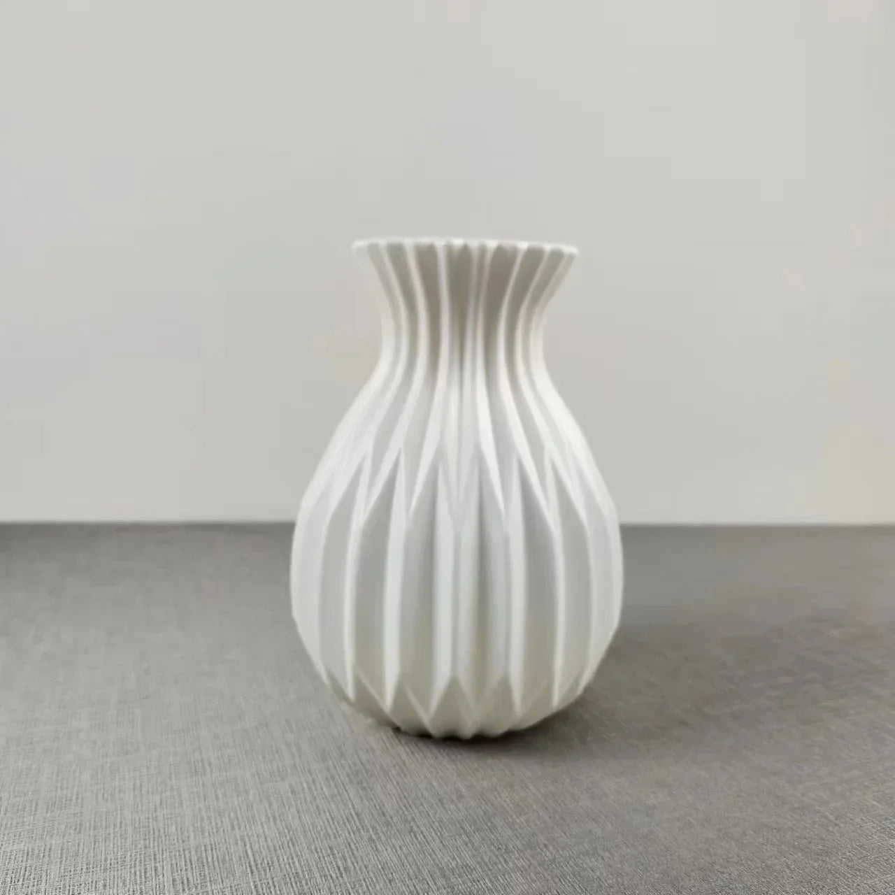 Vase à Fleurs Imitation Céramique – Élégance Durable.