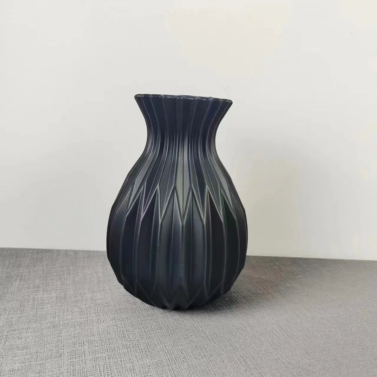 Vase à Fleurs Imitation Céramique – Élégance Durable.