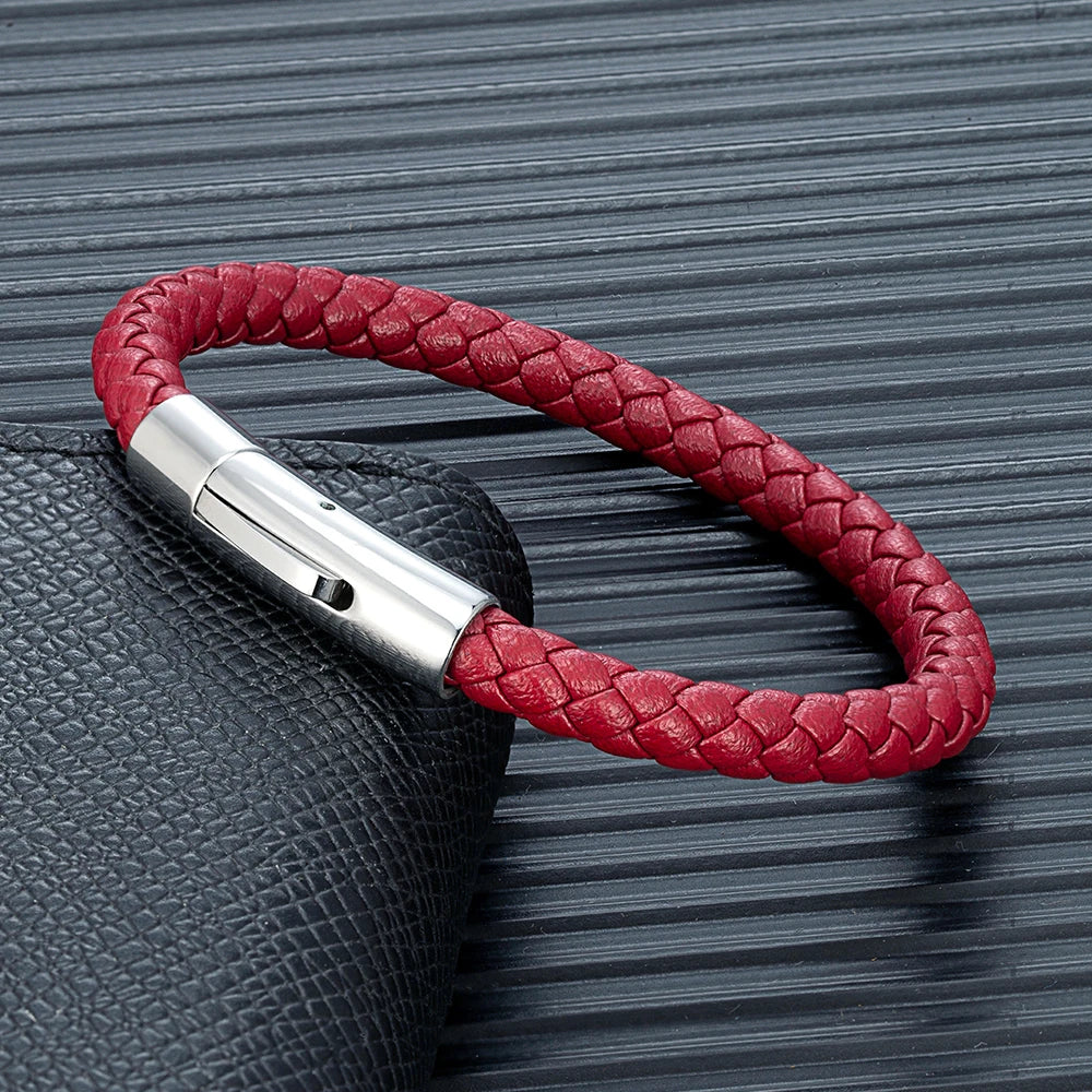Bracelet en Cuir Tressé Rouge – Élégance & Simplicité.