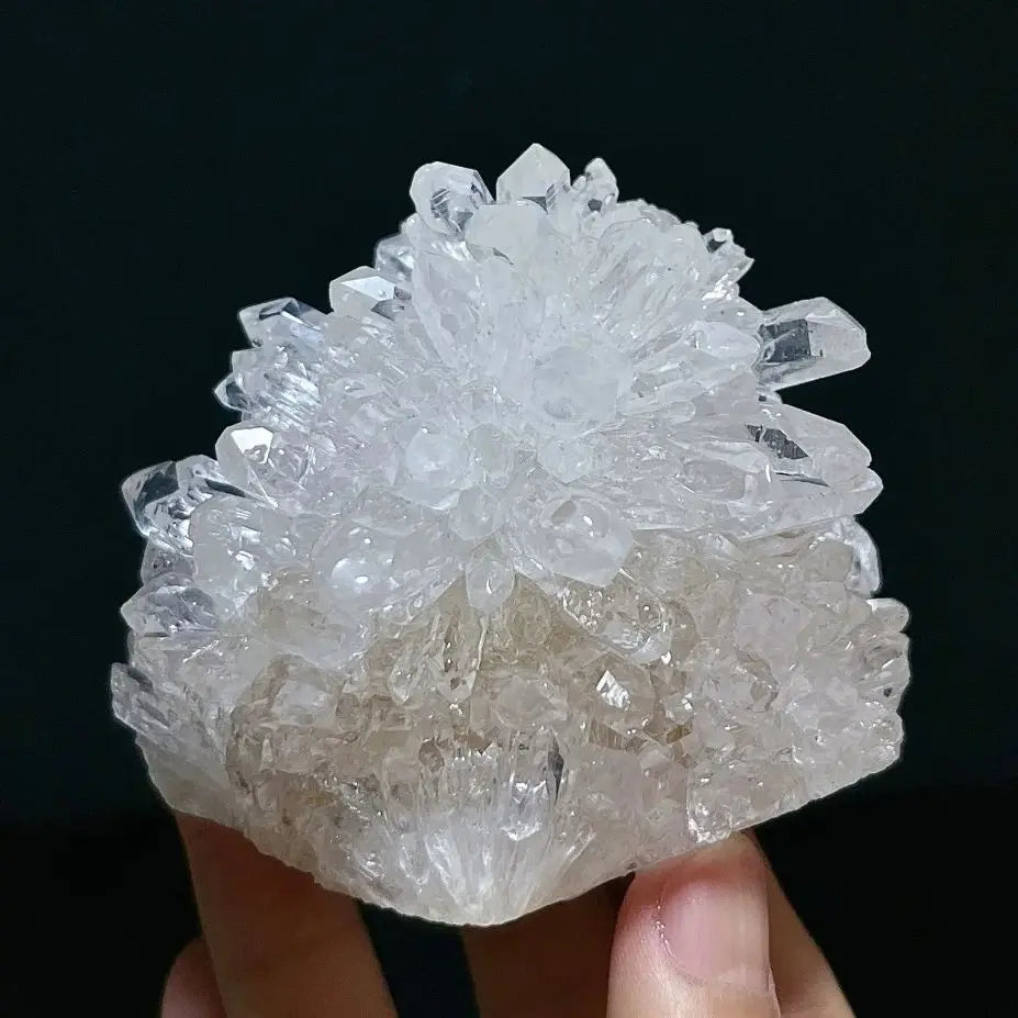 🌼 Grappe de Quartz Chrysanthème Naturel – Cristal Brut pour Méditation & Décoration.