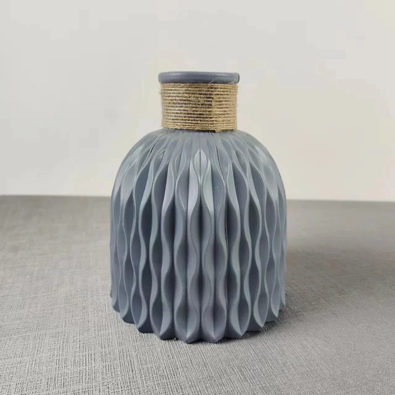 Vase à Fleurs Imitation Céramique – Élégance Durable.