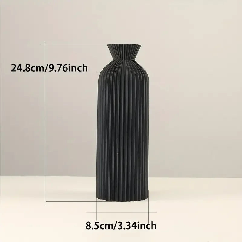 Vase en Plastique Noir Élégant – Sophistication & Polyvalence.