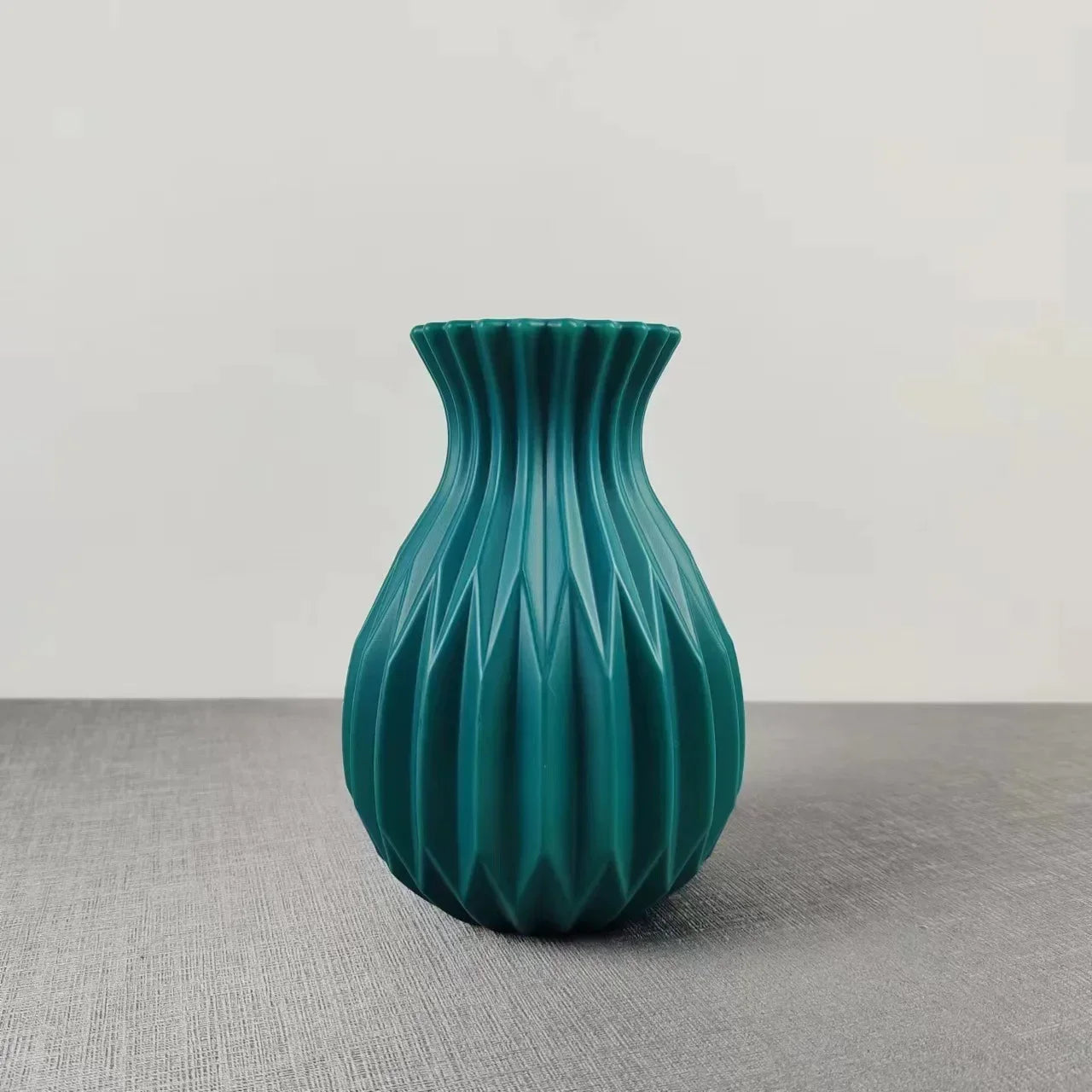 Vase à Fleurs Imitation Céramique – Élégance Durable.
