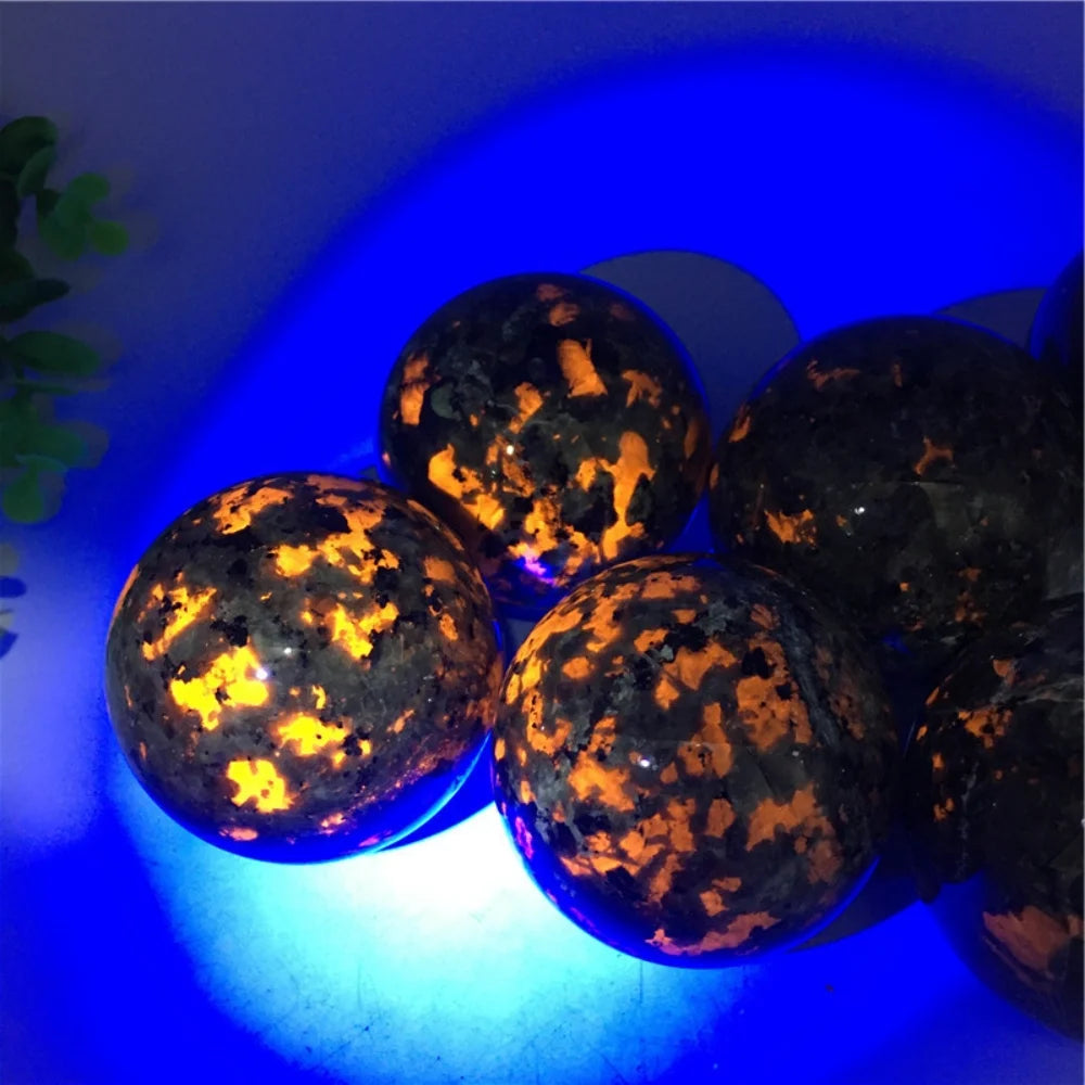 🔮 Sphère de Yooperlite Naturelle – Énergie des Chakras & Décoration Lumineuse.