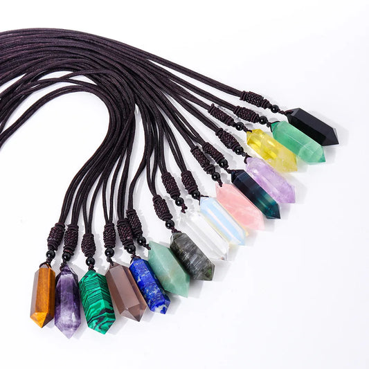 Pendentif en Quartz Naturel – Énergie & Élégance.