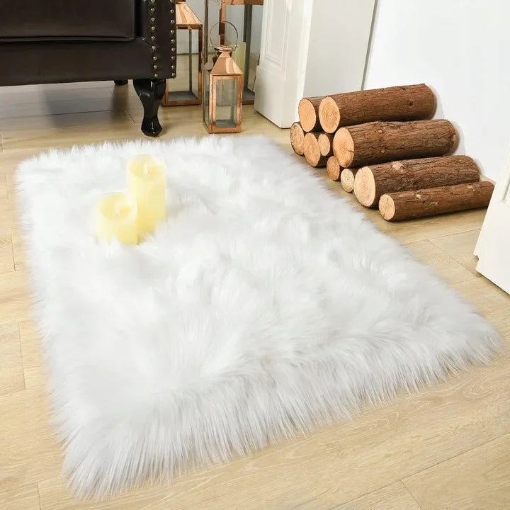 Tapis en fausse fourrure.