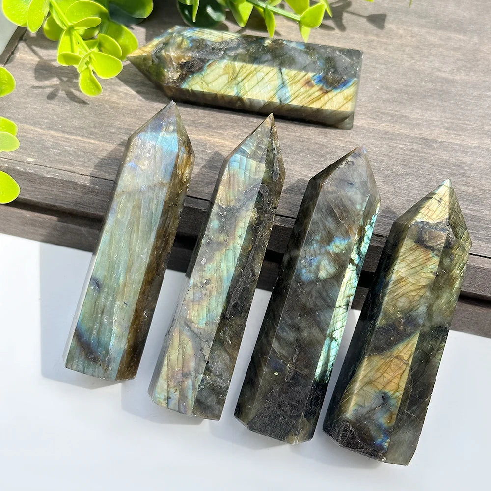Cristal de Labradorite Naturelle – Symbole de Renaissance & Transformation.