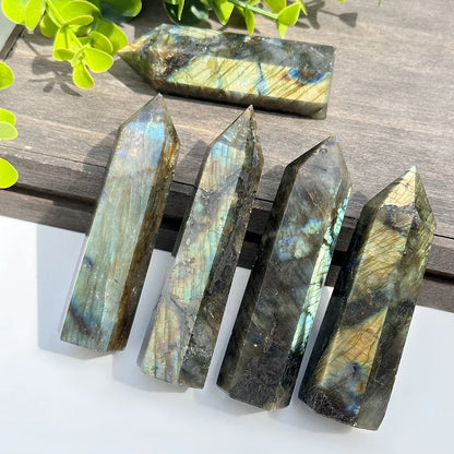 Cristal de Labradorite Naturelle – Symbole de Renaissance & Transformation.