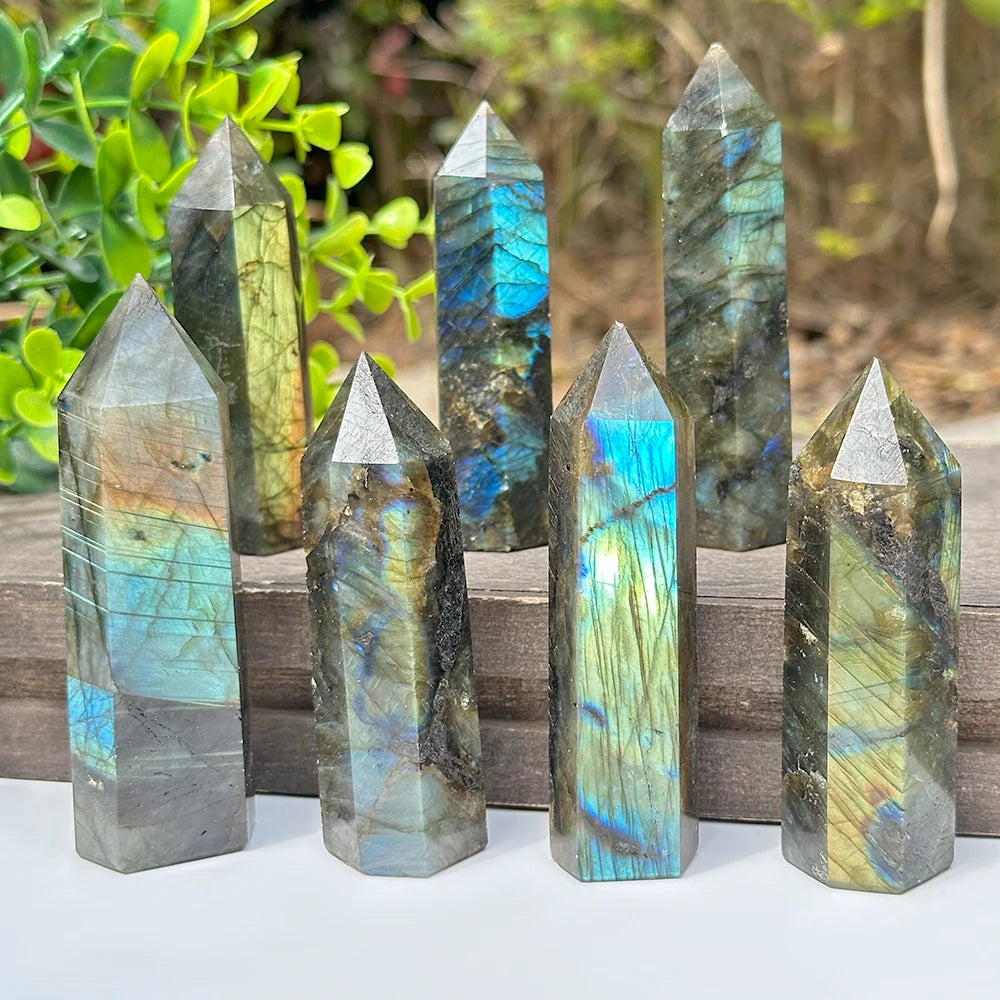 Cristal de Labradorite Naturelle – Symbole de Renaissance & Transformation.