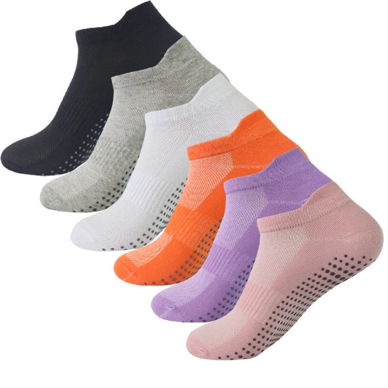 Chaussettes de yoga coordonnantes en silicone pour femmes.