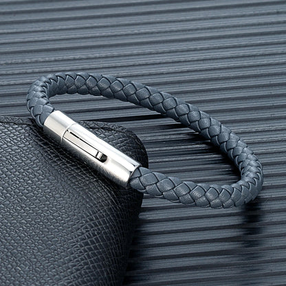 Bracelet en Cuir Tressé Rouge – Élégance & Simplicité.