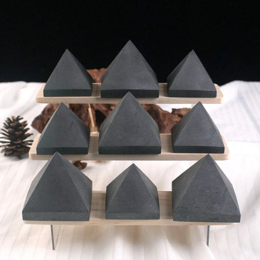 🔮 Pyramide de Shungite Naturelle – Protection Énergétique & Bien-Être.