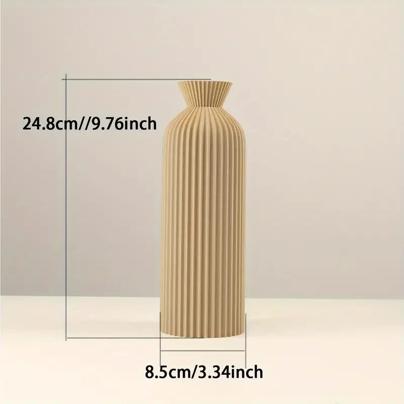 Vase en plastique noir élégant.