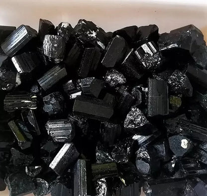 🖤 Tourmaline Noire Naturelle Brute – Protection, Guérison & Ancrage.