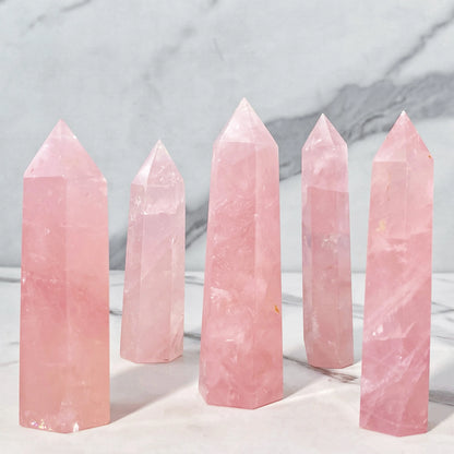 Pointe de Quartz Rose Naturel – Amour, Harmonie & Décoration Élégante.