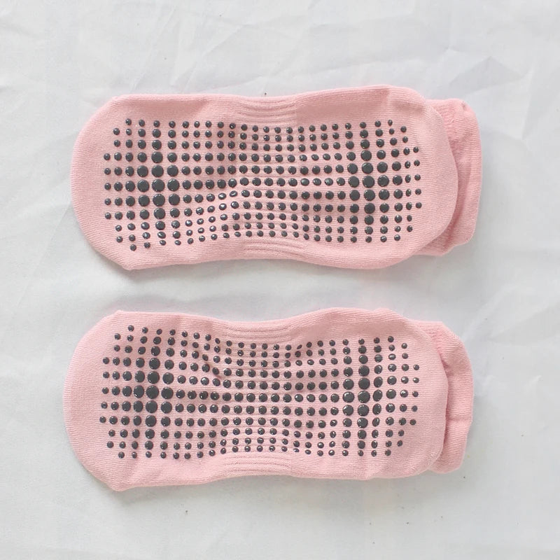 Chaussettes de yoga coordonnantes en silicone pour femmes.